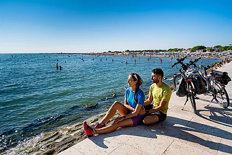 Alpe Adria cycle path - Udine-Grado-Finanziato dal Fondo europeo di sviluppo regionale e Interreg V-A Italia-Austria 2014-2020 progetto BIKE NAT Alpe Adria cycle path - Udine-Grado-Finanziato dal Fondo europeo di sviluppo regionale e Interreg V-A Italia-Austria 2014-2020 progetto BIKE NAT