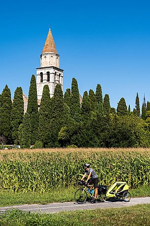 Alpe Adria cycle path - Udine-Grado-Finanziato dal Fondo europeo di sviluppo regionale e Interreg V-A Italia-Austria 2014-2020 progetto BIKE NAT