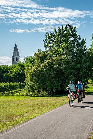 Alpe Adria cycle path - Udine-Grado-Finanziato dal Fondo europeo di sviluppo regionale e Interreg V-A Italia-Austria 2014-2020 progetto BIKE NAT Alpe Adria cycle path - Udine-Grado-Finanziato dal Fondo europeo di sviluppo regionale e Interreg V-A Italia-Austria 2014-2020 progetto BIKE NAT