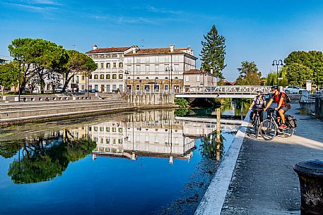 Alpe Adria cycle path - Udine-Grado-Finanziato dal Fondo europeo di sviluppo regionale e Interreg V-A Italia-Austria 2014-2020 progetto BIKE NAT