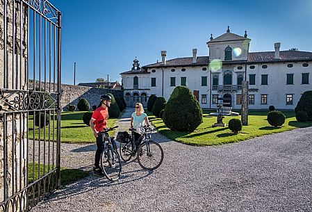 Alpe Adria cycle path - Udine-Cividale-Finanziato dal Fondo europeo di sviluppo regionale e Interreg V-A Italia-Austria 2014-2020 progetto BIKE NAT Alpe Adria cycle path - Udine-Cividale-Finanziato dal Fondo europeo di sviluppo regionale e Interreg V-A Italia-Austria 2014-2020 progetto BIKE NAT