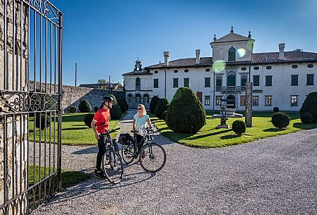 Alpe Adria cycle path - Udine-Cividale-Finanziato dal Fondo europeo di sviluppo regionale e Interreg V-A Italia-Austria 2014-2020 progetto BIKE NAT