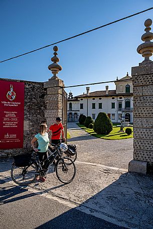 Alpe Adria cycle path - Udine-Cividale-Finanziato dal Fondo europeo di sviluppo regionale e Interreg V-A Italia-Austria 2014-2020 progetto BIKE NAT