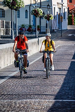 Alpe Adria cycle path - Udine-Cividale-Finanziato dal Fondo europeo di sviluppo regionale e Interreg V-A Italia-Austria 2014-2020 progetto BIKE NAT