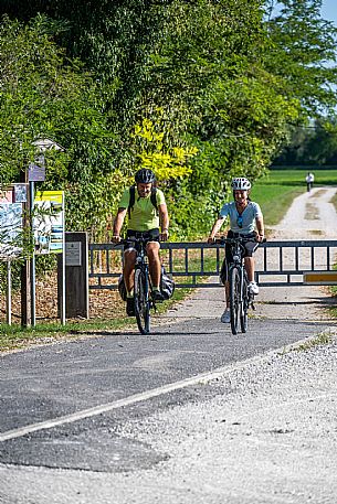 Alpe Adria cycle path - Udine-Cividale-Finanziato dal Fondo europeo di sviluppo regionale e Interreg V-A Italia-Austria 2014-2020 progetto BIKE NAT