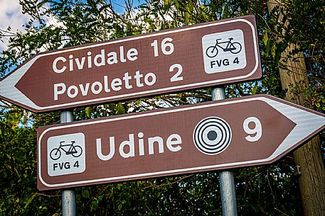 Alpe Adria cycle path - Udine-Cividale-Finanziato dal Fondo europeo di sviluppo regionale e Interreg V-A Italia-Austria 2014-2020 progetto BIKE NAT