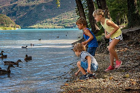 Lago di Cavazzo o dei Tre Comuni