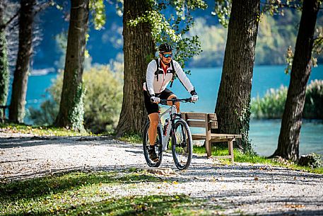 Lago di Cavazzo o dei Tre Comuni