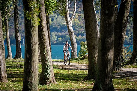 Lago di Cavazzo o dei Tre Comuni