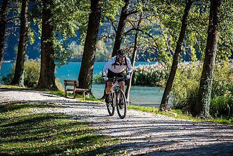 Lago di Cavazzo o dei Tre Comuni