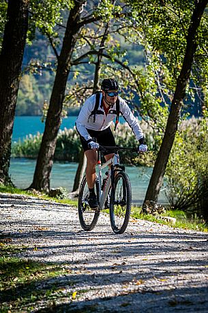 Lago di Cavazzo o dei Tre Comuni