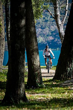 Lago di Cavazzo o dei Tre Comuni