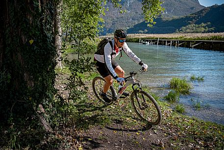 Lago di Cavazzo o dei Tre Comuni