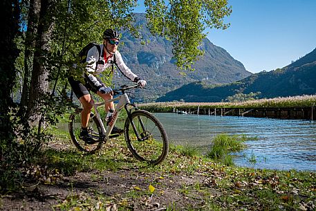 Lago di Cavazzo o dei Tre Comuni