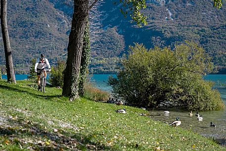 Lago di Cavazzo o dei Tre Comuni