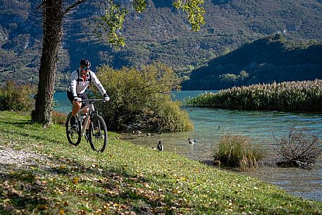 Lago di Cavazzo o dei Tre Comuni