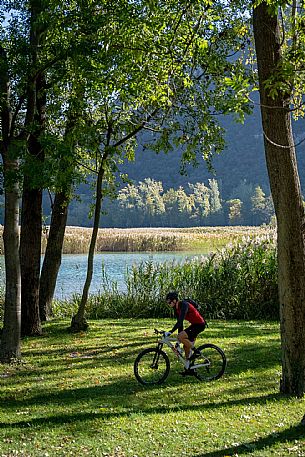 Lago di Cavazzo o dei Tre Comuni