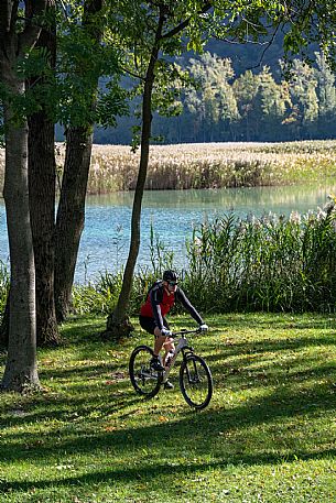 Lago di Cavazzo o dei Tre Comuni