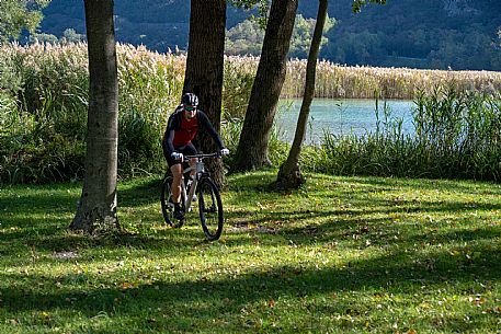 Lago di Cavazzo o dei Tre Comuni