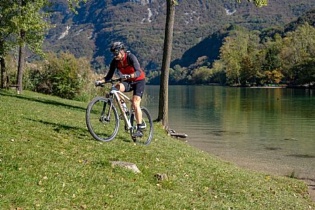 Lago di Cavazzo o dei Tre Comuni