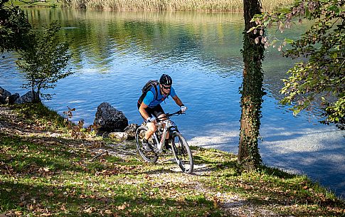 Lago di Cavazzo o dei Tre Comuni