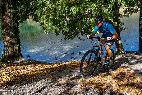 Lago di Cavazzo o dei Tre Comuni