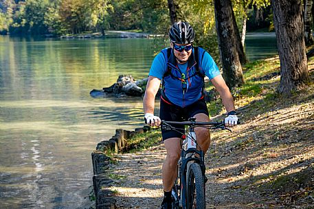 Lago di Cavazzo o dei Tre Comuni