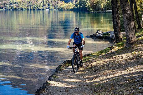 Lago di Cavazzo o dei Tre Comuni