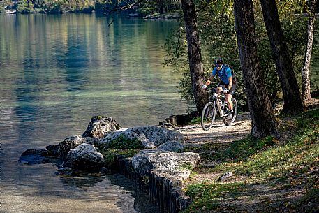 Lago di Cavazzo o dei Tre Comuni