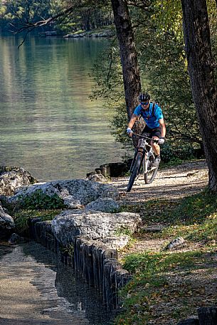 Lago di Cavazzo o dei Tre Comuni