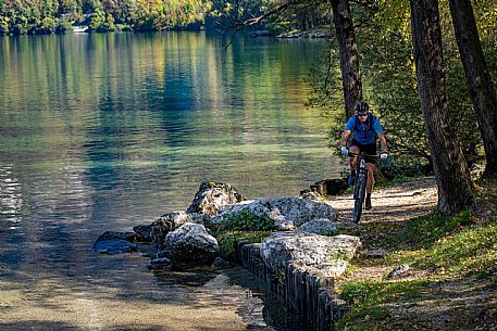 Lago di Cavazzo o dei Tre Comuni