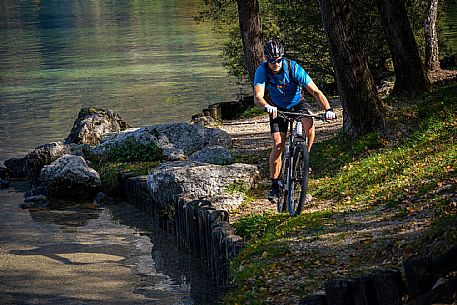 Lago di Cavazzo o dei Tre Comuni