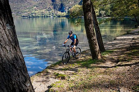 Lago di Cavazzo o dei Tre Comuni