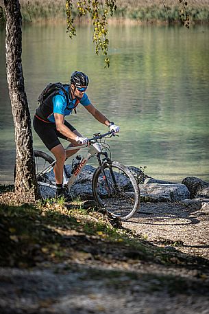 Lago di Cavazzo o dei Tre Comuni