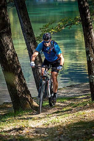 Lago di Cavazzo o dei Tre Comuni