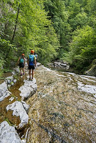 Excursion to the Forra del Vinadia - Lauco. First stretch of path (the easiest technically) with departure and arrival in Vinaio Excursion to the Forra del Vinadia - Lauco. First stretch of path (the easiest technically) with departure and arrival in Vinaio