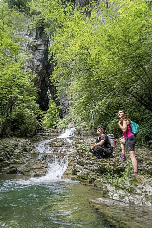Excursion to the Forra del Vinadia - Lauco. First stretch of path (the easiest technically) with departure and arrival in Vinaio Excursion to the Forra del Vinadia - Lauco. First stretch of path (the easiest technically) with departure and arrival in Vinaio