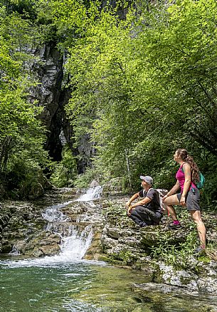 Excursion to the Forra del Vinadia - Lauco. First stretch of path (the easiest technically) with departure and arrival in Vinaio Excursion to the Forra del Vinadia - Lauco. First stretch of path (the easiest technically) with departure and arrival in Vinaio