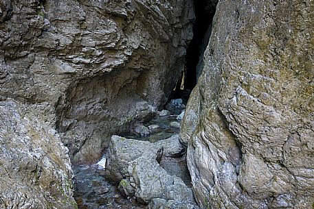 Excursion to the Forra del Vinadia - Lauco. First stretch of path (the easiest technically) with departure and arrival in Vinaio Excursion to the Forra del Vinadia - Lauco. First stretch of path (the easiest technically) with departure and arrival in Vinaio