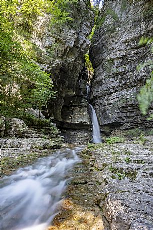 Excursion to the Forra del Vinadia - Lauco. First stretch of path (the easiest technically) with departure and arrival in Vinaio Excursion to the Forra del Vinadia - Lauco. First stretch of path (the easiest technically) with departure and arrival in Vinaio