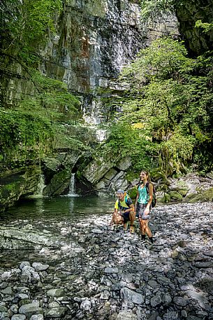 Excursion to the Forra del Vinadia - Lauco. First stretch of path (the easiest technically) with departure and arrival in Vinaio Excursion to the Forra del Vinadia - Lauco. First stretch of path (the easiest technically) with departure and arrival in Vinaio