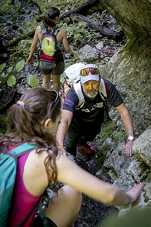 Excursion to the Forra del Vinadia - Lauco. First stretch of path (the easiest technically) with departure and arrival in Vinaio Excursion to the Forra del Vinadia - Lauco. First stretch of path (the easiest technically) with departure and arrival in Vinaio
