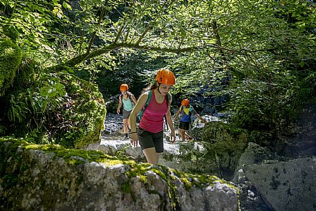 Excursion to the Forra del Vinadia - Lauco. First stretch of path (the easiest technically) with departure and arrival in Vinaio Excursion to the Forra del Vinadia - Lauco. First stretch of path (the easiest technically) with departure and arrival in Vinaio