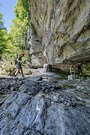 Excursion to the Forra del Vinadia - Lauco. First stretch of path (the easiest technically) with departure and arrival in Vinaio Excursion to the Forra del Vinadia - Lauco. First stretch of path (the easiest technically) with departure and arrival in Vinaio