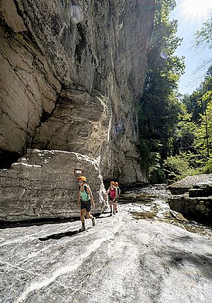 Excursion to the Forra del Vinadia - Lauco. First stretch of path (the easiest technically) with departure and arrival in Vinaio Excursion to the Forra del Vinadia - Lauco. First stretch of path (the easiest technically) with departure and arrival in Vinaio