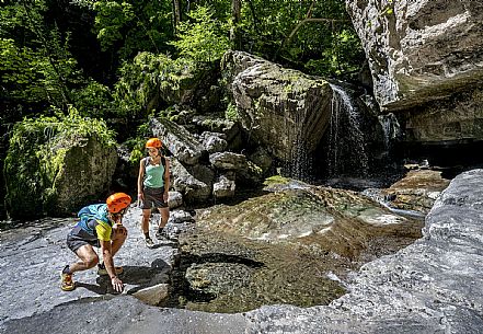 Excursion to the Forra del Vinadia - Lauco. First stretch of path (the easiest technically) with departure and arrival in Vinaio Excursion to the Forra del Vinadia - Lauco. First stretch of path (the easiest technically) with departure and arrival in Vinaio