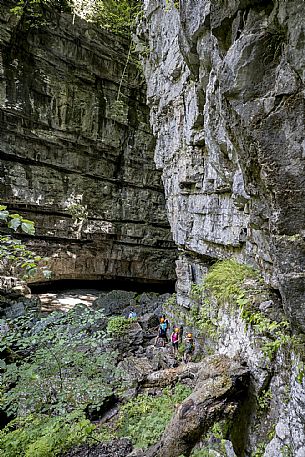 Excursion to the Forra del Vinadia - Lauco. First stretch of path (the easiest technically) with departure and arrival in Vinaio Excursion to the Forra del Vinadia - Lauco. First stretch of path (the easiest technically) with departure and arrival in Vinaio