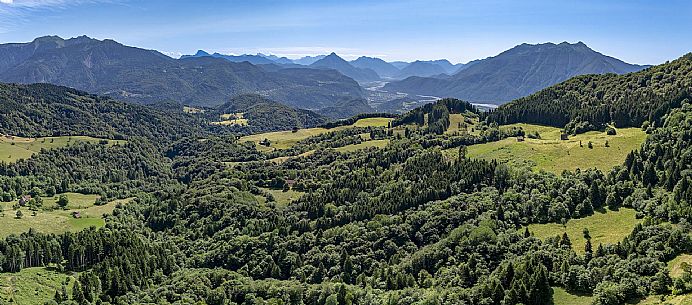 Panoramic view towards Val Tagliamento from the Conca di Pani ring - Carnia Panoramic view towards Val Tagliamento from the Conca di Pani ring - Carnia