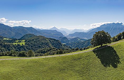 Panoramic view towards Val Tagliamento from the Conca di Pani ring - Carnia Panoramic view towards Val Tagliamento from the Conca di Pani ring - Carnia