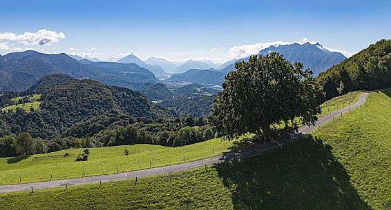 Panoramic view towards Val Tagliamento from the Conca di Pani ring - Carnia Panoramic view towards Val Tagliamento from the Conca di Pani ring - Carnia